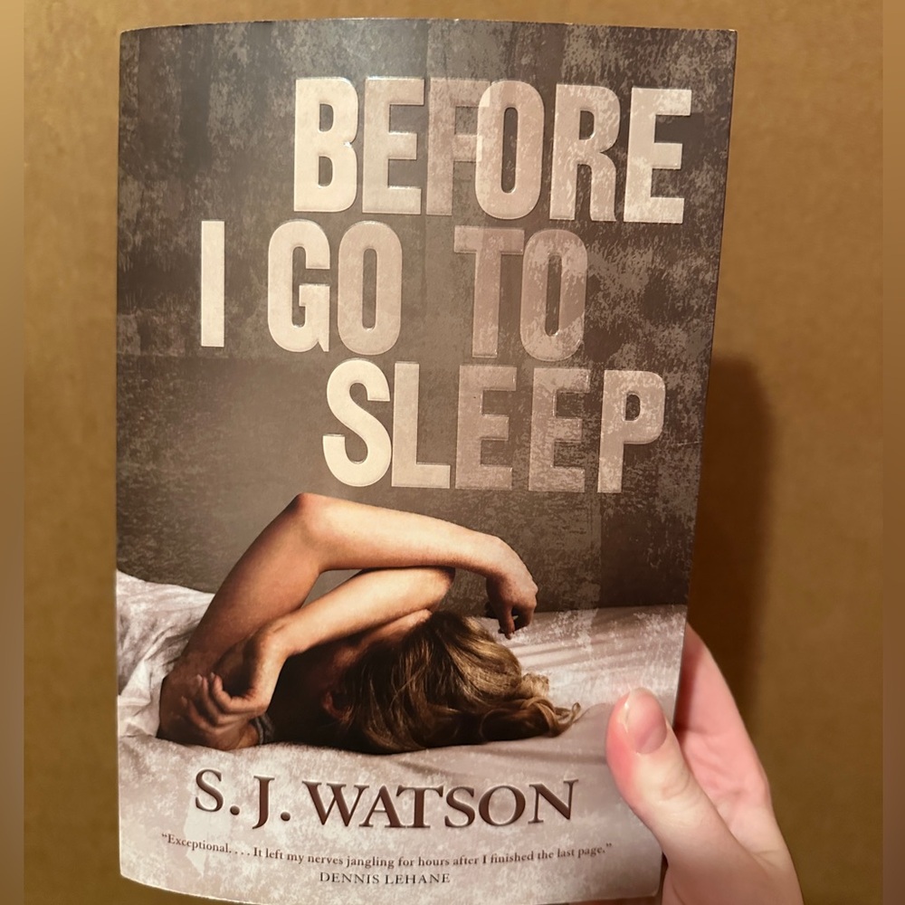Before I Go to sleep by S J Watson Book